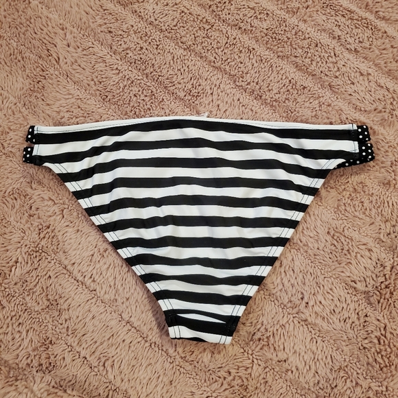 Super cute bikini bottom - Picture 6 of 8